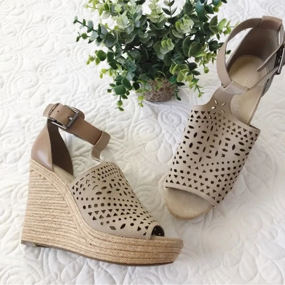 Marc Fisher Shoes Marc Fisher Hasina Suede Wedge Sandal Nwob